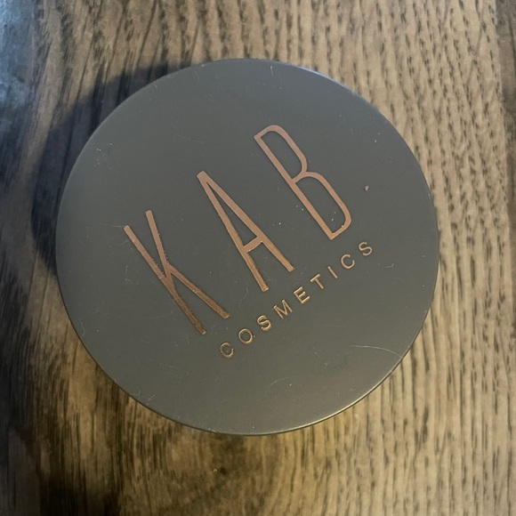 KAB Cosmetics Setting Powder - Picture 1 of 2